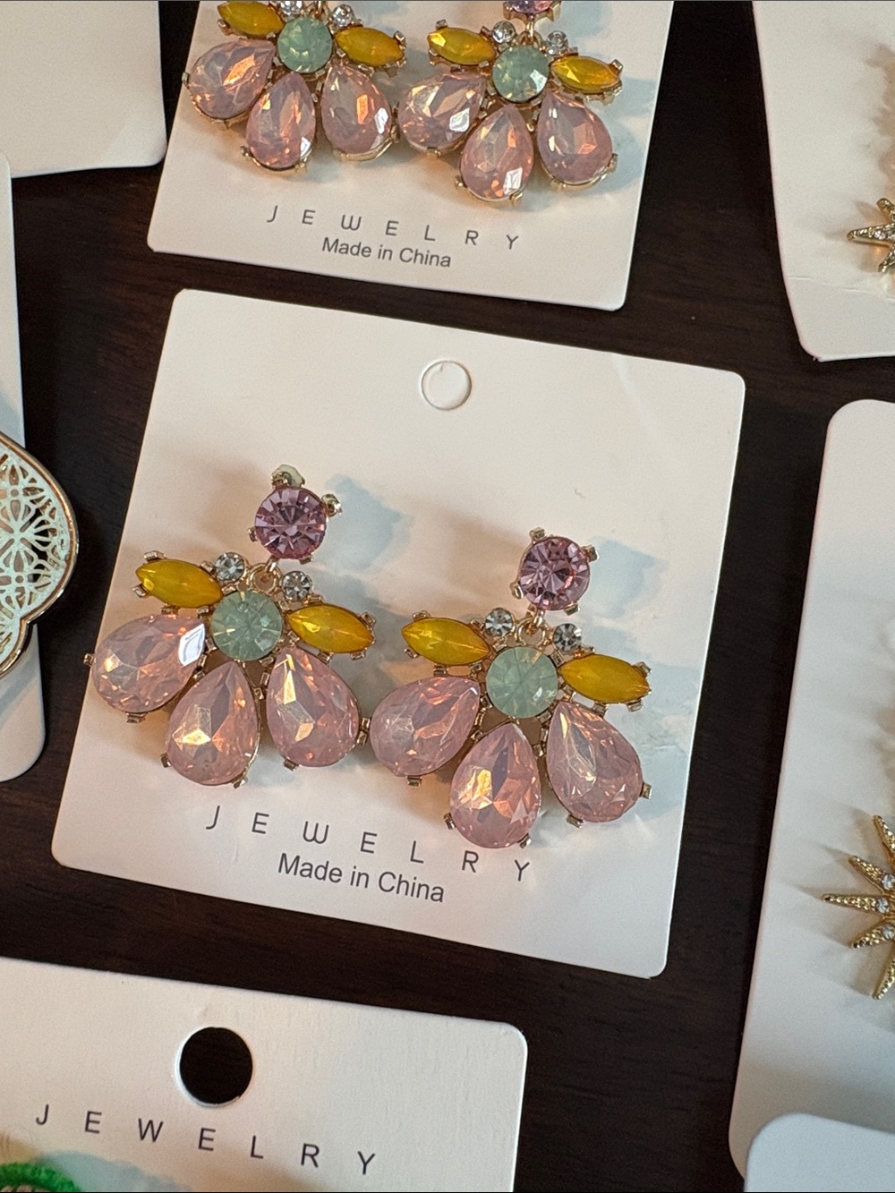 Lot of women’s fashion earrings - Picture 6 of 17